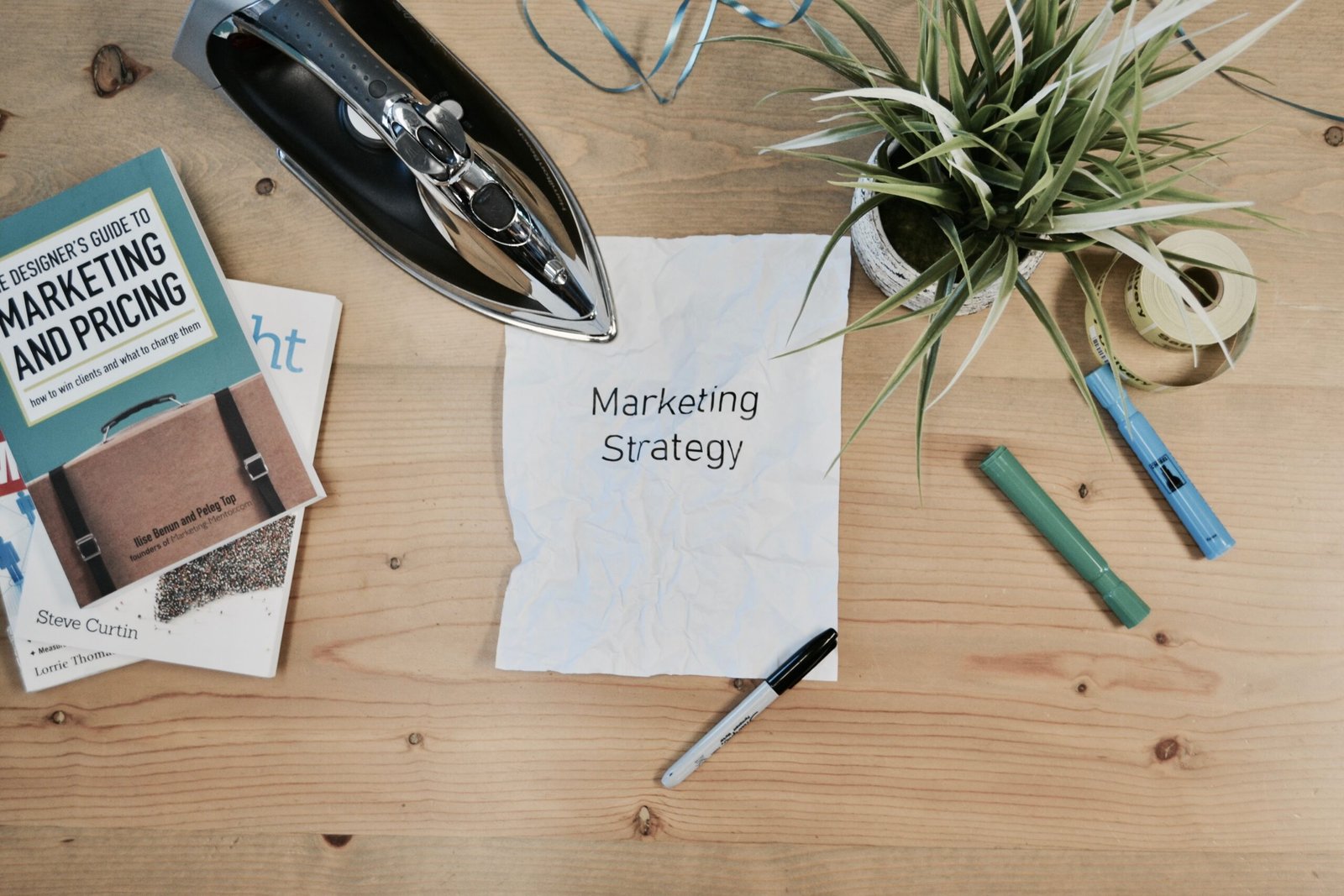 Marketing Communication Mix: Pengertian, Komponen, dan Cara Menerapkan